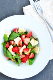 maasika brie salat