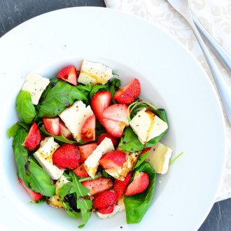 maasika brie salat